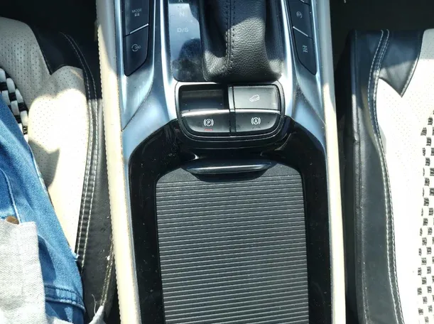 Car image 24