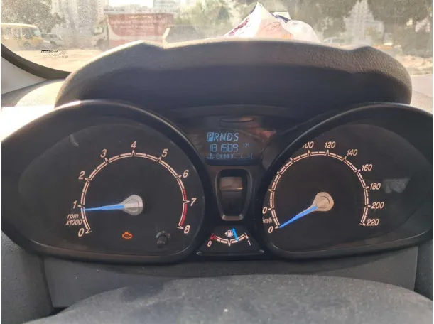 Car image 18