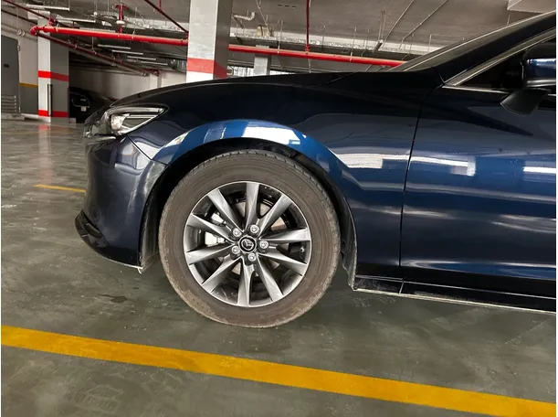 Car image 9