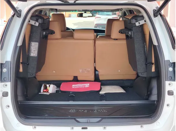 Car image 26