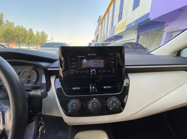 Car image 12