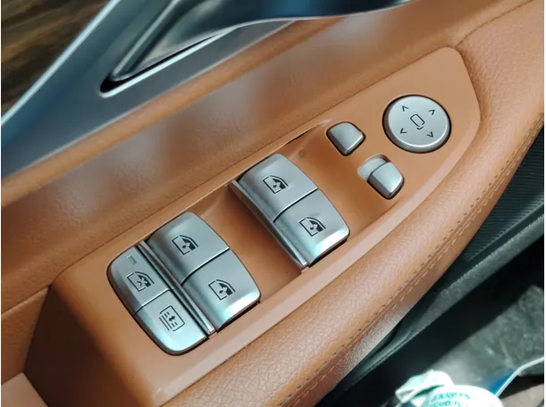 Car image 36
