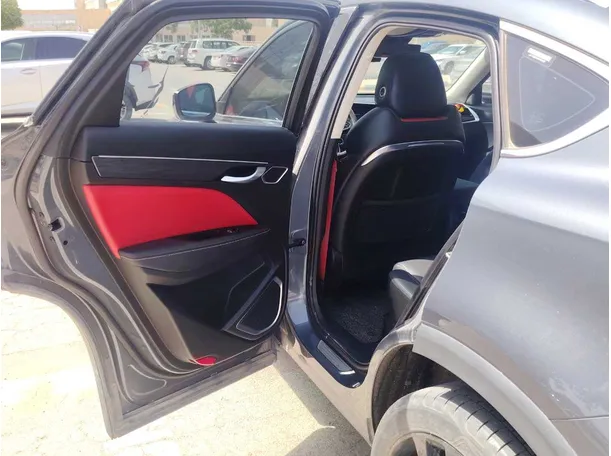 Car image 13