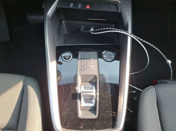 Car image 16