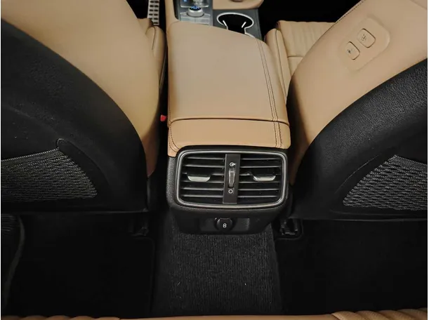 Car image 40