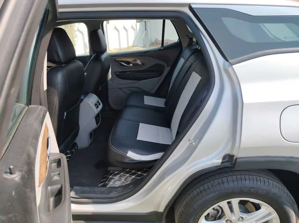 Car image 13