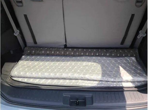 Car image 30
