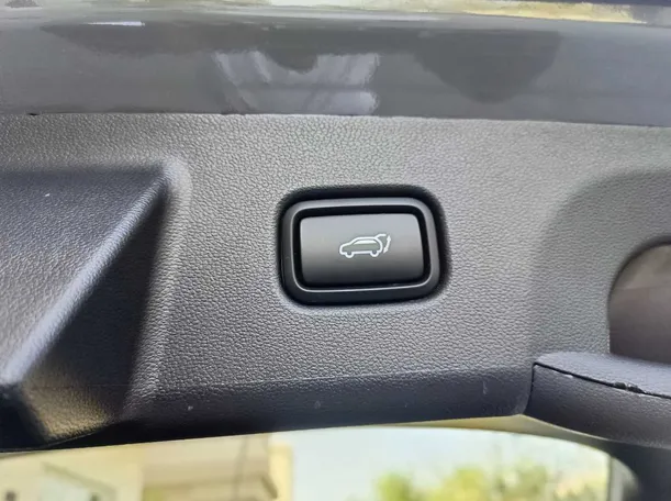 Car image 37