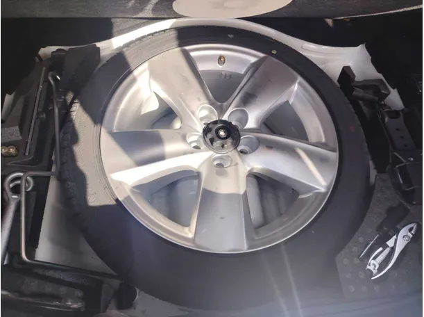 Car image 36