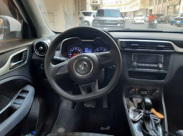 Car image 17