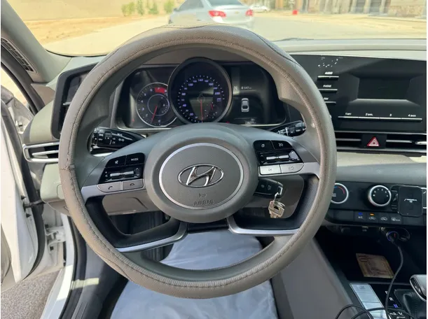 Car image 18