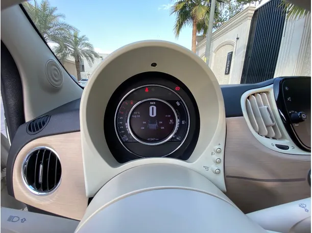 Car image 17