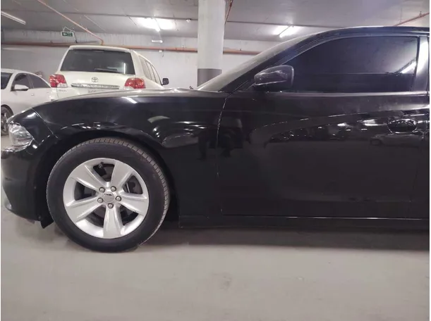 Car image 9