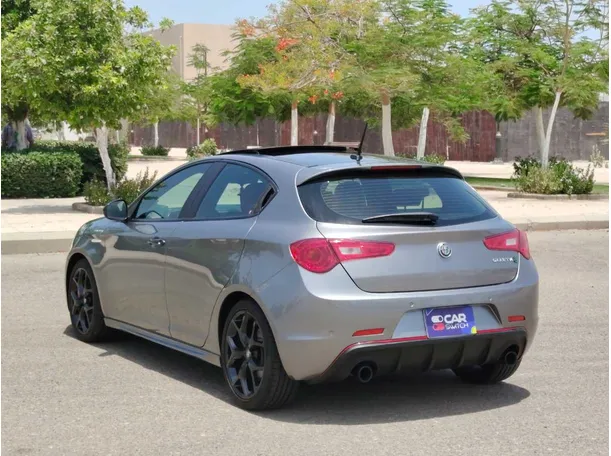 Car image 7