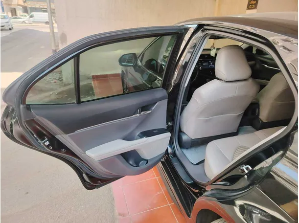 Car image 17