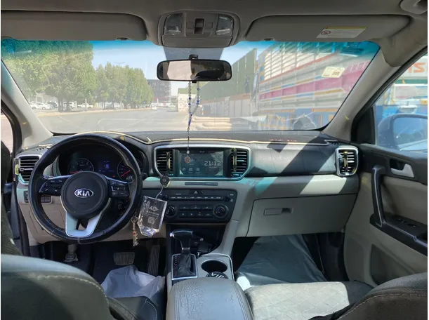 Car image 15