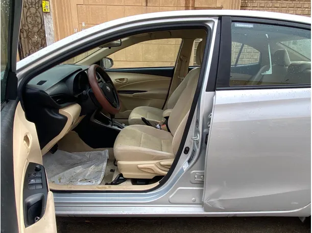 Car image 11