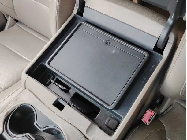 Car image 26
