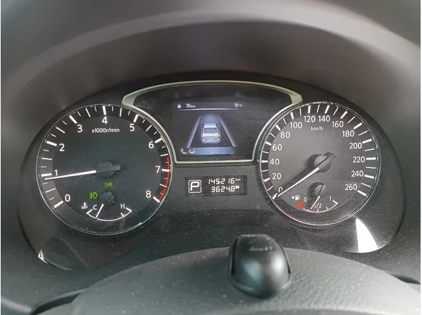 Car image 17