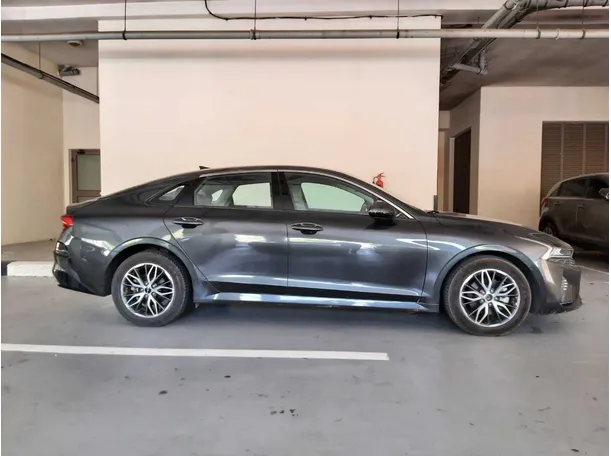 Car image 8