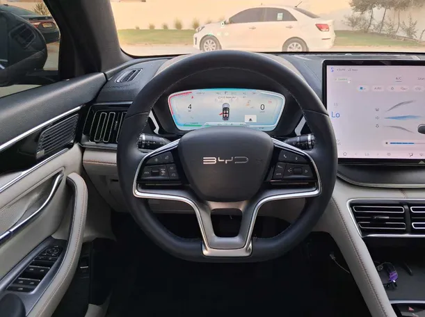 Car image 19