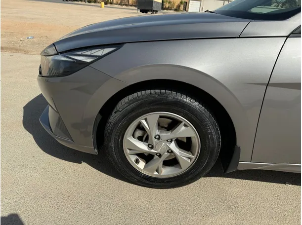Car image 9