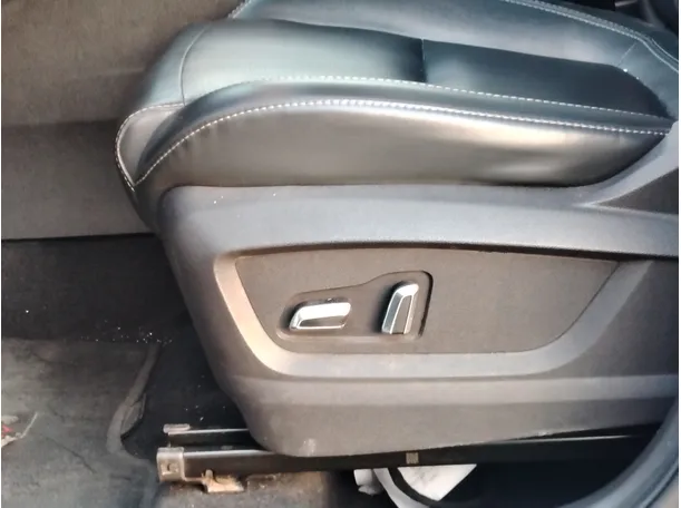 Car image 29
