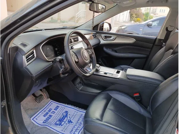 Car image 11