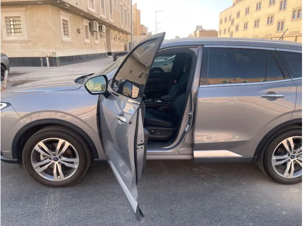 Car image 12