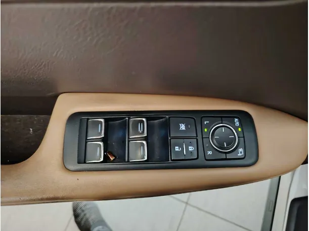 Car image 34