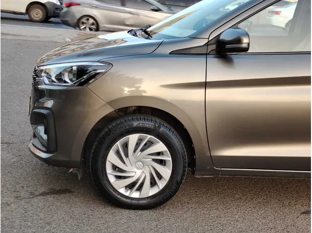 Car image 9