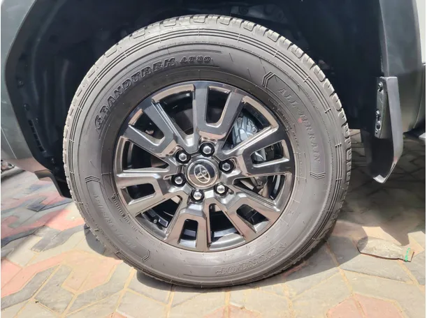 Car image 9