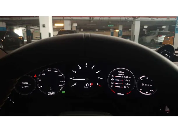 Car image 9