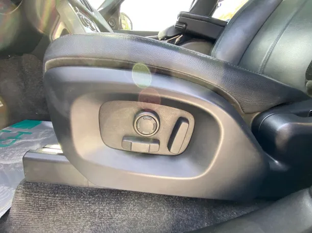 Car image 27