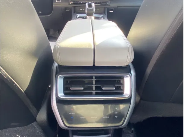 Car image 29