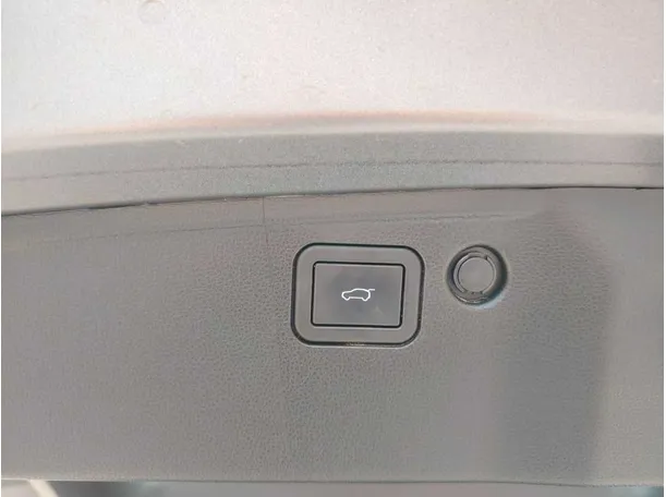 Car image 37