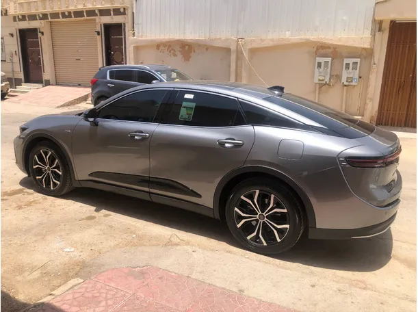 Car image 8