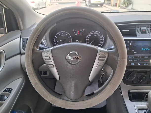 Car image 14