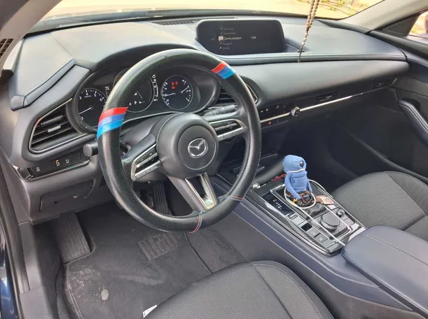 Car image 11