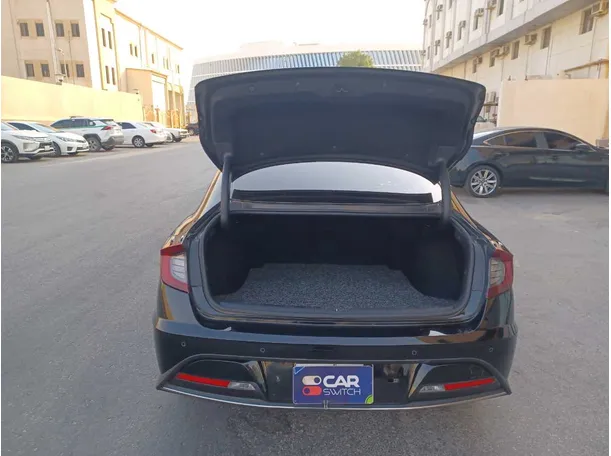 Car image 19