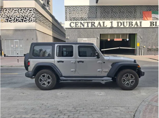 Car image 8