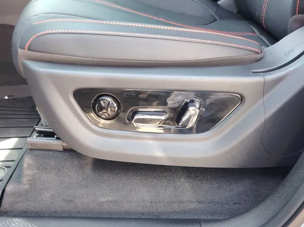Car image 22