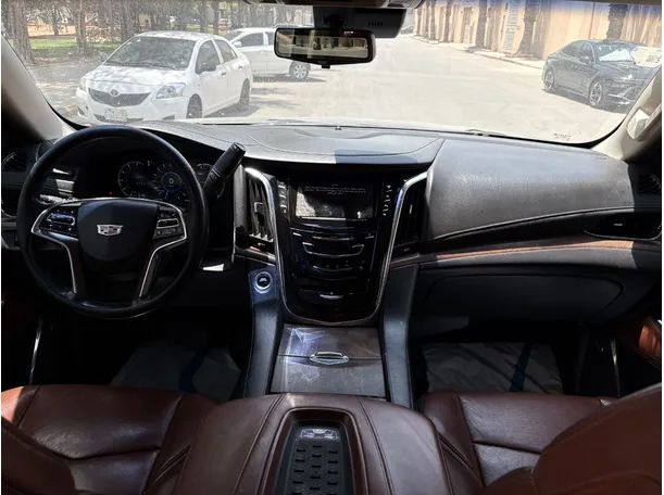 Car image 18