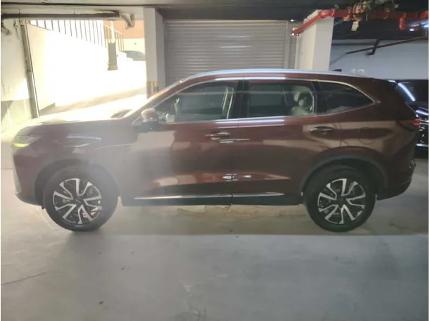 Car image 9