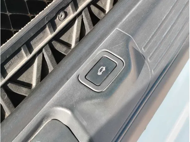 Car image 36