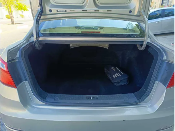 Car image 26