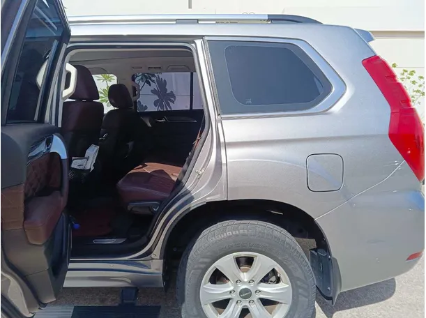 Car image 17