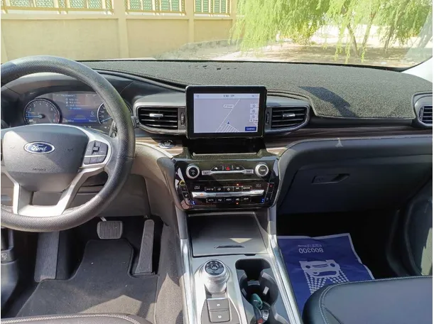 Car image 17