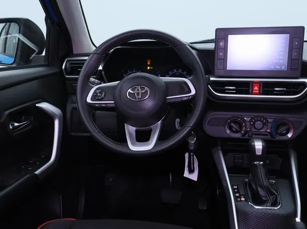 Car image 15