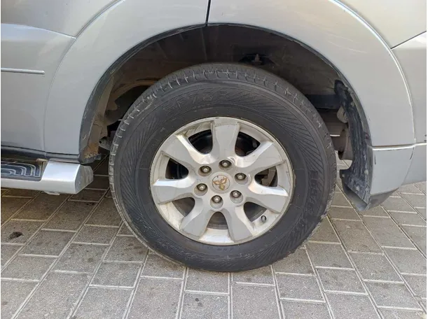 Car image 9